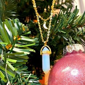 Crystal and gold pendant